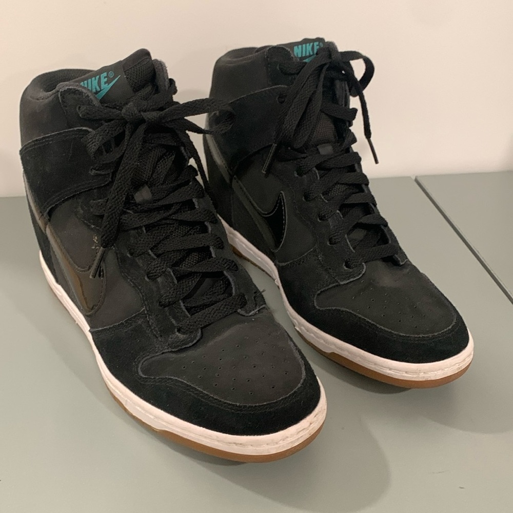 Nike swoosh women size 10
